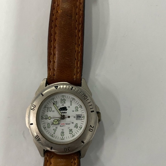 Roots pre owned watch. Brown wrist band . Excellent condition. - Picture 2 of 5